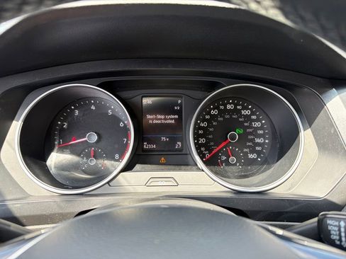 Used 2020 Volkswagen Tiguan SE AWD/4WD image 9