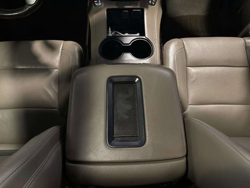 Used 2018 GMC Yukon SLT w/ Premium Edition image 31