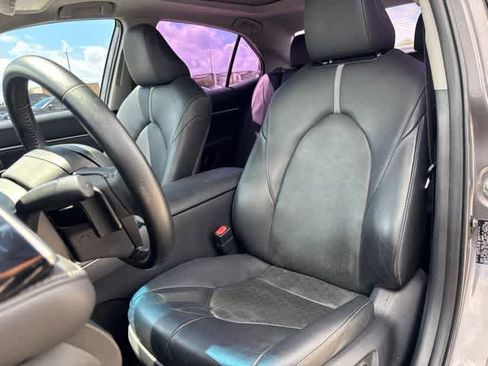Used 2018 Toyota Camry XSE FWD image 21