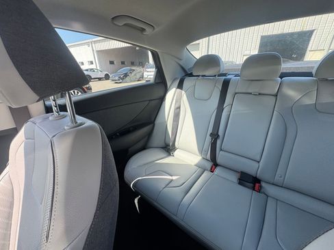 Used 2025 Hyundai Elantra Limited FWD image 35