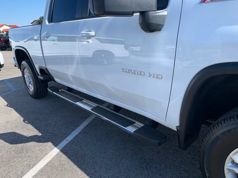 Used 2025 Chevrolet Silverado 2500 LT AWD/4WD image 5