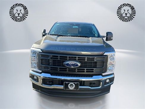 New 2026 Ford F250 XL w/ XL Chrome Package image 2