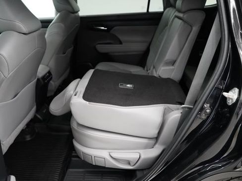 Used 2023 Toyota Highlander XLE AWD/4WD image 67