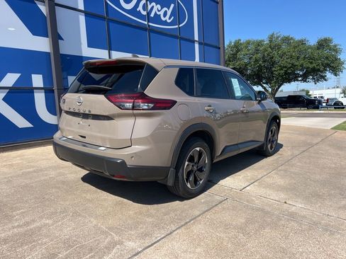 Used 2025 Nissan Rogue SV FWD image 7