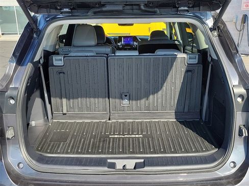 Used 2024 Toyota Highlander XLE image 29