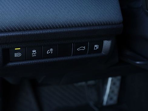 Used 2025 Toyota Camry SE image 18