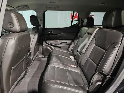 Used 2023 GMC Acadia SLT image 36