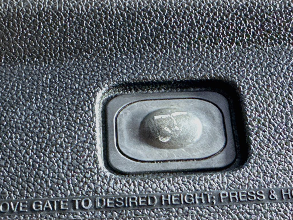 Used 2016 Ford Explorer XLT w/ Equipment Group 202A FWD image 32