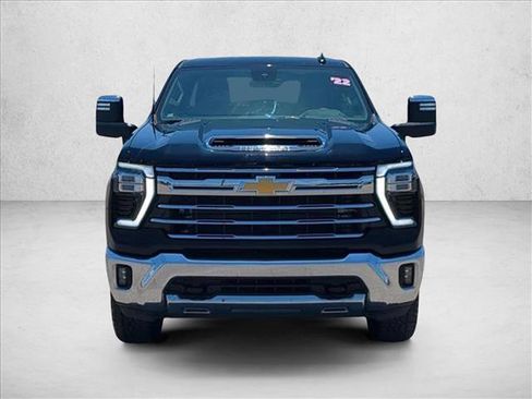 Used 2025 Chevrolet Silverado 2500 LTZ AWD/4WD image 2
