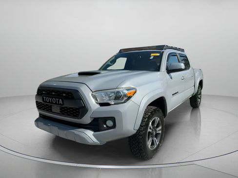 Used 2019 Toyota Tacoma TRD Sport image 10