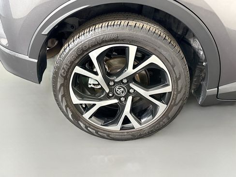 Used 2018 Toyota C-HR XLE FWD image 32