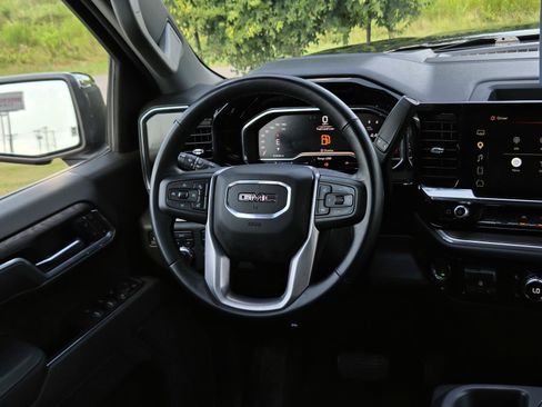 Used 2025 GMC Sierra 1500 SLT AWD/4WD image 14