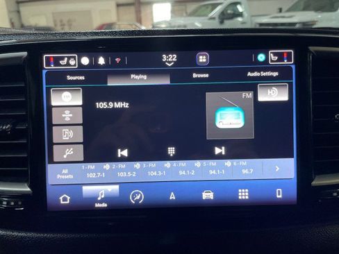 Used 2022 Chrysler Voyager LX image 44