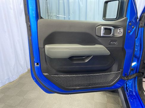 Certified 2024 Jeep Gladiator Mojave image 11