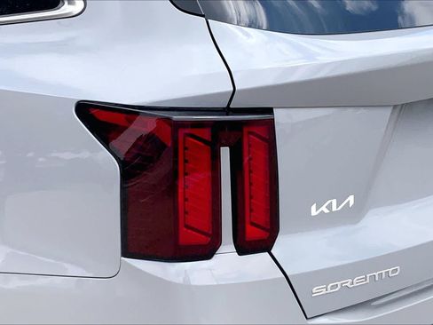 Used 2025 Kia Sorento S w/ Panoramic Sunroof Package FWD image 29