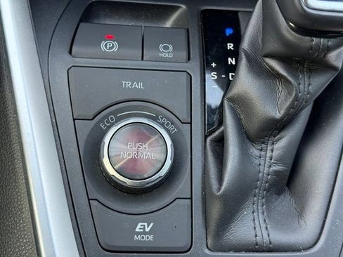 Used 2019 Toyota RAV4 XSE AWD/4WD image 15