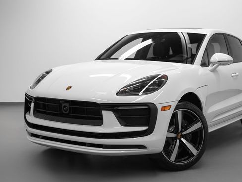 New 2026 Porsche Macan image 7