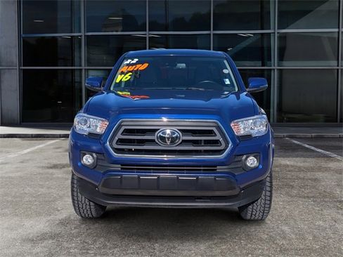 Used 2022 Toyota Tacoma SR5 w/ Technology Package image 3