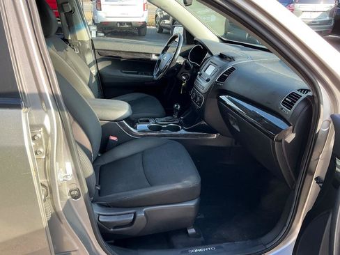 Used 2014 Kia Sorento LX image 14