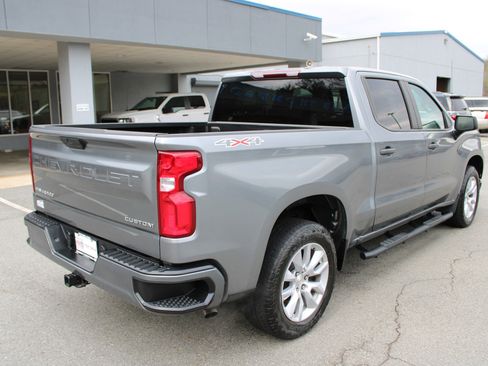 Used 2020 Chevrolet Silverado 1500 Custom w/ Custom Convenience Package image 3