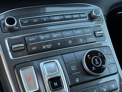 Used 2023 Hyundai Santa Fe Limited image 17