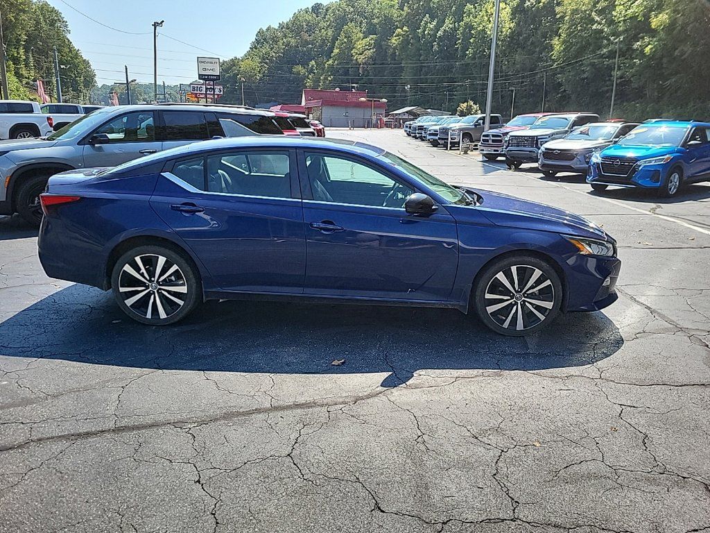 Used 2021 Nissan Altima 2.5 SR w/ SR Premium Package AWD/4WD image 6