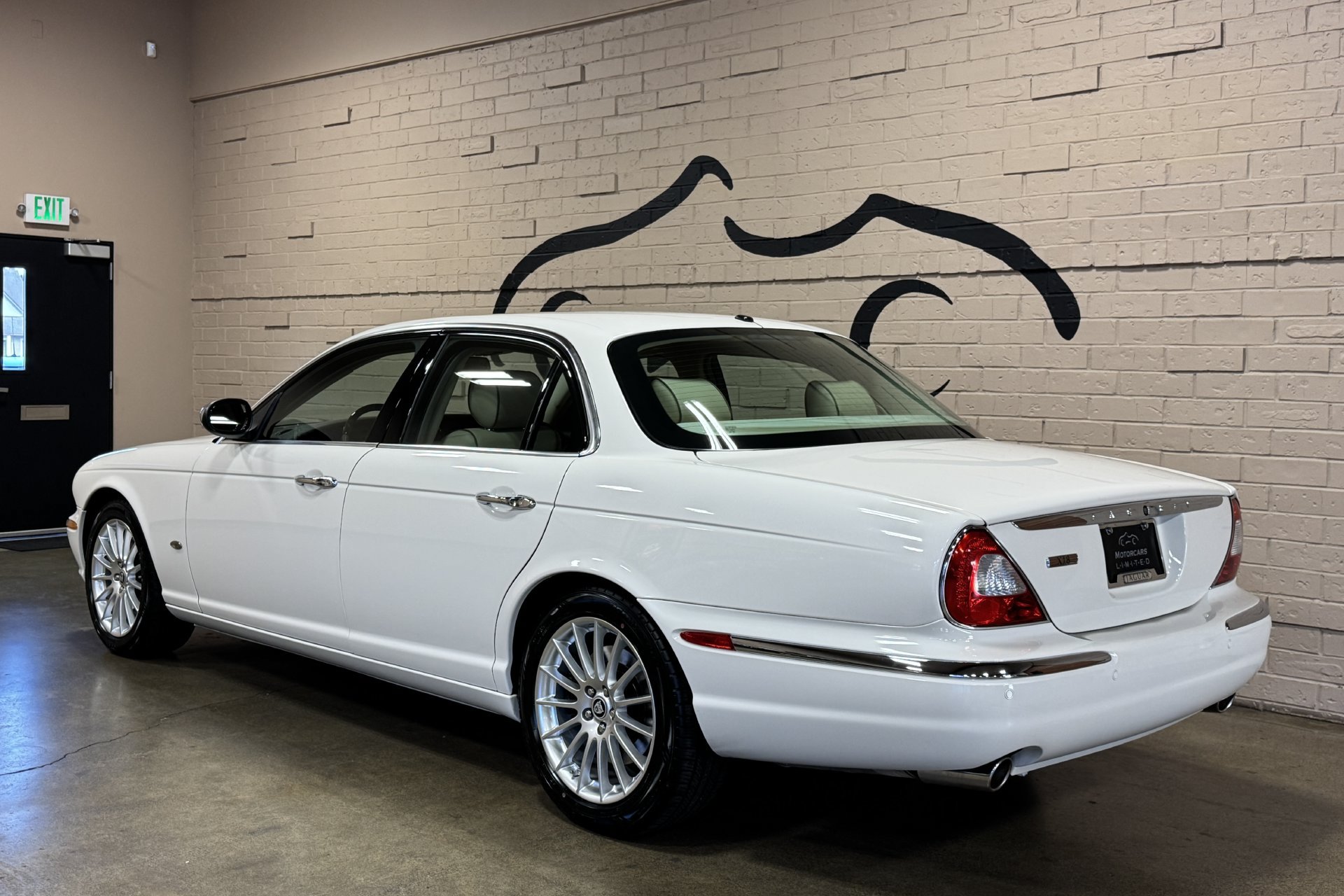 Used 2007 Jaguar XJ8 RWD image 9