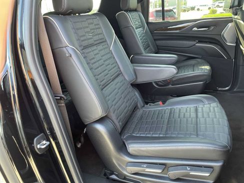 Certified 2024 Cadillac Escalade ESV Premium Luxury Platinum AWD/4WD image 29
