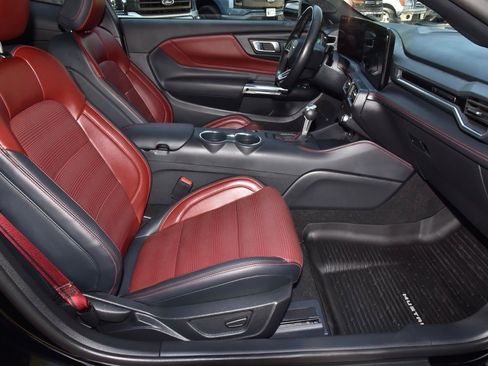 Used 2025 Ford Mustang Premium image 18