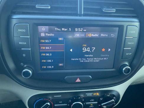 Used 2022 Kia Soul LX image 16