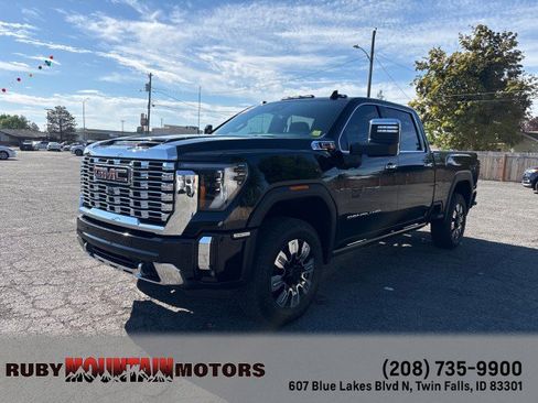 Used 2025 GMC Sierra 3500 Denali w/ Denali Reserve Package AWD/4WD image 3