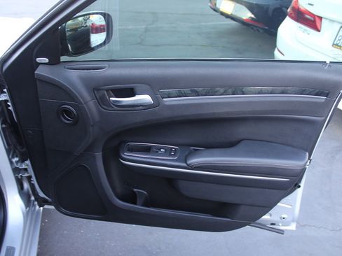 Used 2020 Chrysler 300 Limited image 18