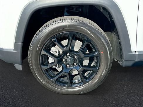 New 2026 Jeep Compass Latitude image 19