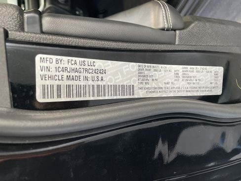 Used 2024 Jeep Grand Cherokee Altitude AWD/4WD image 60