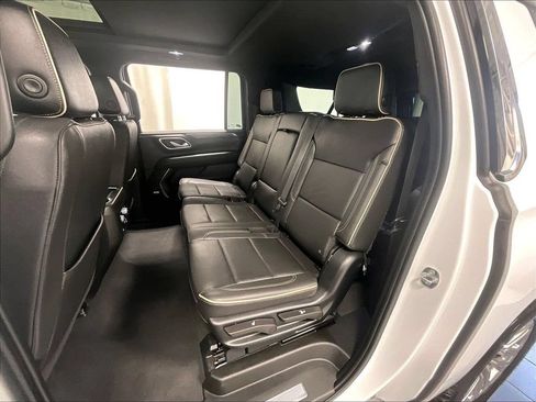 Used 2023 GMC Yukon XL SLT AWD/4WD image 15