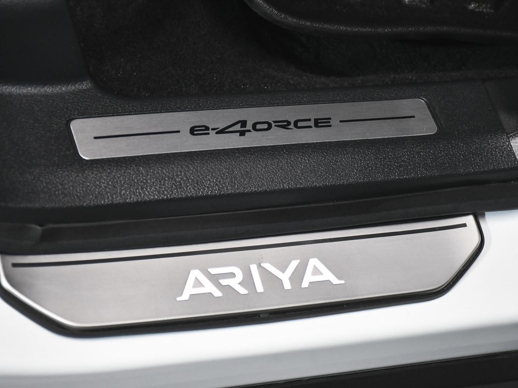 Used 2024 Nissan Ariya AWD image 13