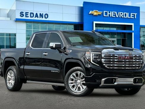 Used 2022 GMC Sierra 1500 Denali w/ Technology Package AWD/4WD image 2