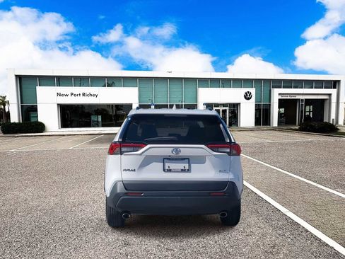 Used 2022 Toyota RAV4 XLE image 7