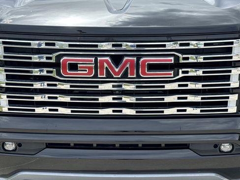 Used 2024 GMC Canyon Denali AWD/4WD image 9