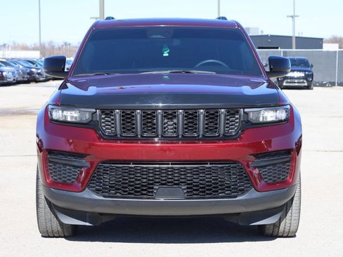 Used 2023 Jeep Grand Cherokee Altitude image 2