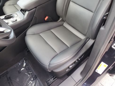 Certified 2023 Cadillac XT4 Luxury w/ Cold Weather Package FWD image 22