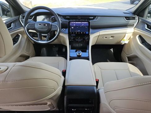 New 2025 Jeep Grand Cherokee Limited image 14