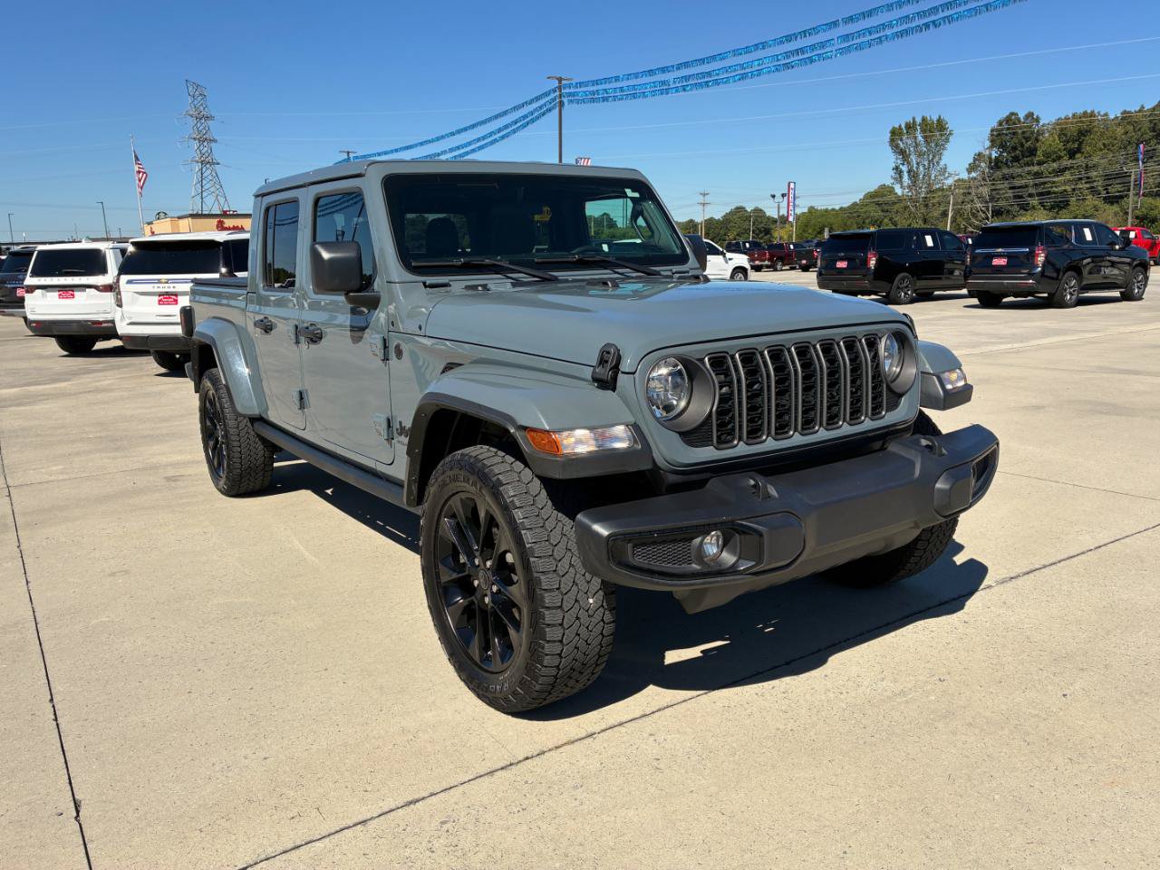 Used 2024 Jeep Gladiator Sport AWD/4WD image 4