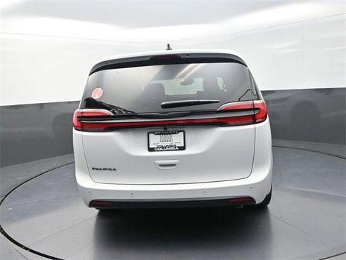 New 2026 Chrysler Pacifica Select image 6