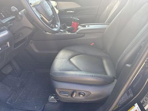 Used 2024 Toyota Grand Highlander Limited image 5