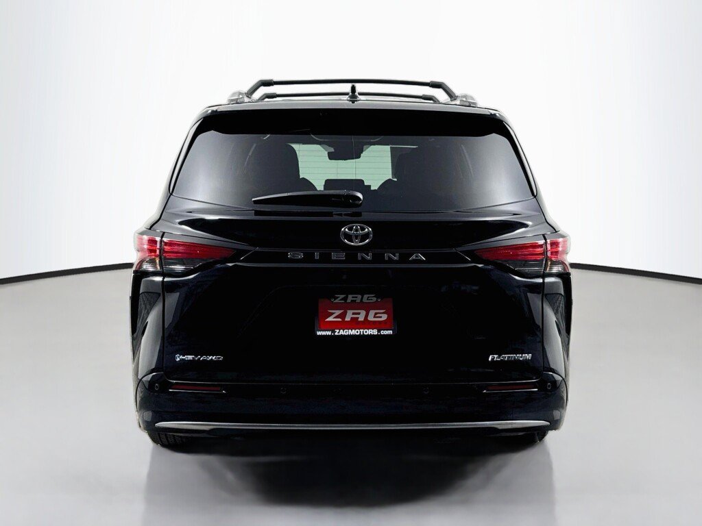 Used 2025 Toyota Sienna Platinum AWD/4WD image 4