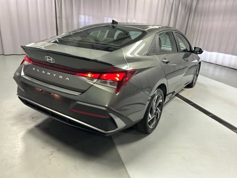 Used 2025 Hyundai Elantra Sport FWD image 7