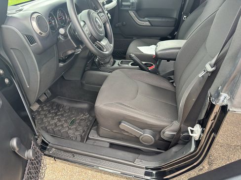 Used 2017 Jeep Wrangler Sport image 16