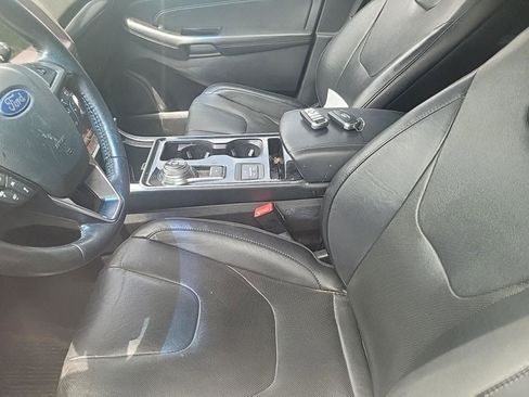 Used 2019 Ford Edge Titanium w/ Equipment Group 301A AWD/4WD image 5