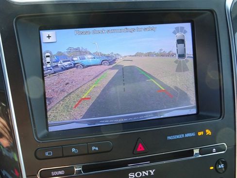 Used 2018 Ford Explorer Platinum image 35